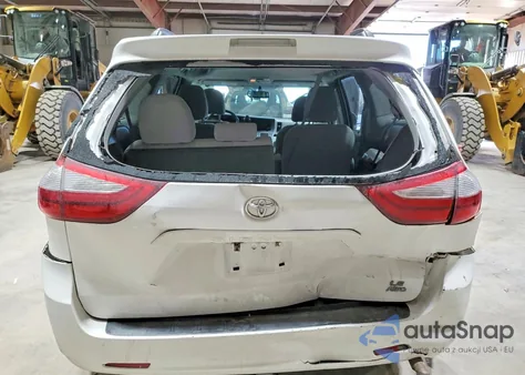 2015 Toyota Sienna Le z USA, uszkodzony, nr VIN 5TDJK3DC0FS115529